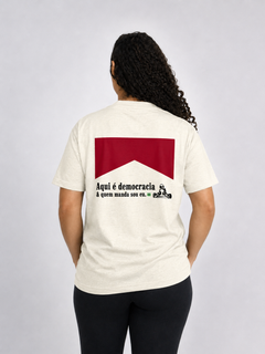 Camiseta Oversized Democracia Retrô Off White Algodão