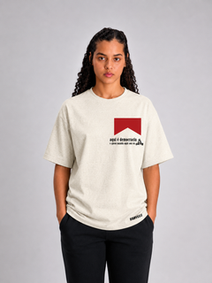 Camiseta Oversized Democracia Retrô Off White Algodão