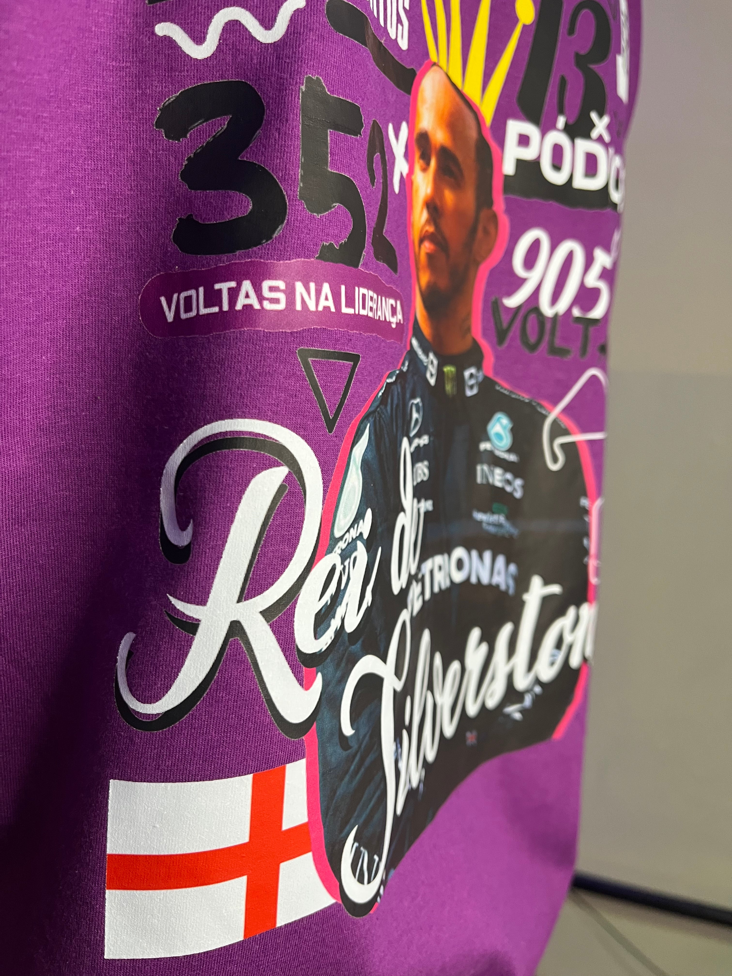 Camiseta Moments Lewis Hamilton Rei de Silverstone